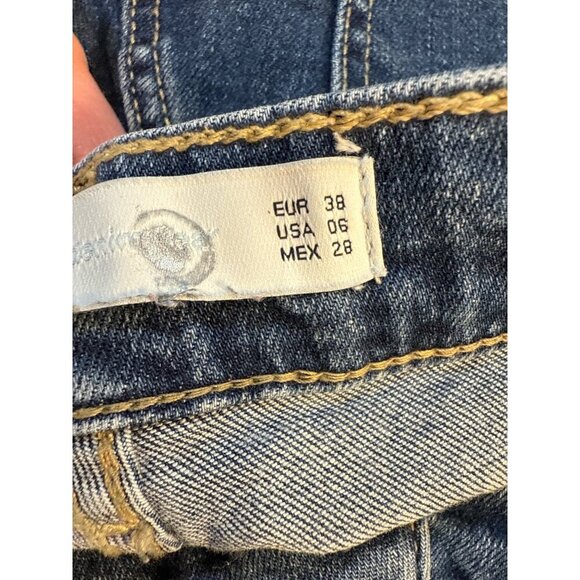 Zara Trafaluc Womens Distressed Denim Shorts Size 6  Raw Hem Mid-Rise Pre-Owned - Picture 7 of 7